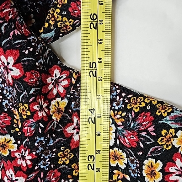 Time and Tru floral peasant top, bell sleeve, ruffle bodice, blk yellow red - Picture 10 of 11